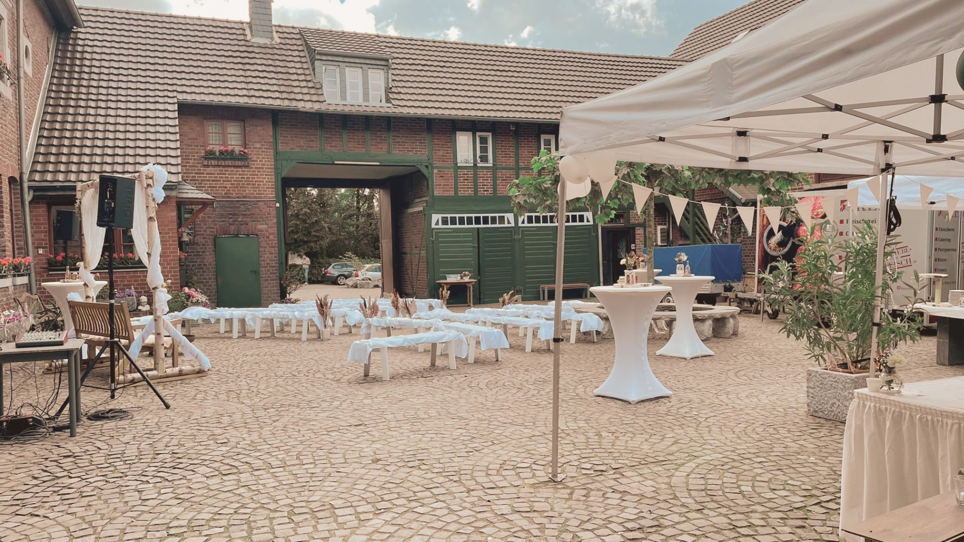 Innenhof Ponyhof Zintzen perfekt für Hochzeiten